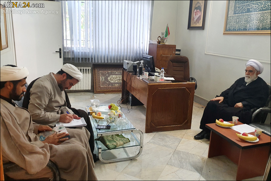 Встреча одного из официальных лиц 7-й сессии Генеральной Ассамблеи с Аятоллой Ахтари