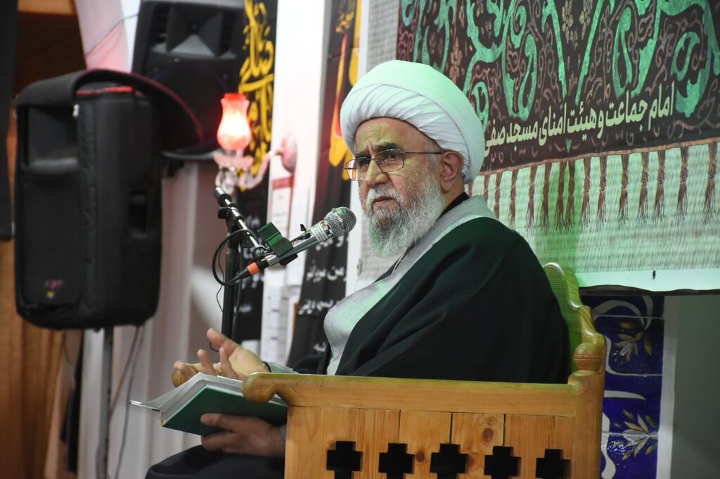 آیت‌الله رمضانی: سازش‌ناپذیری اساس حکمرانی علوی؛ امام علی(ع) الگوی جهان بشریت است