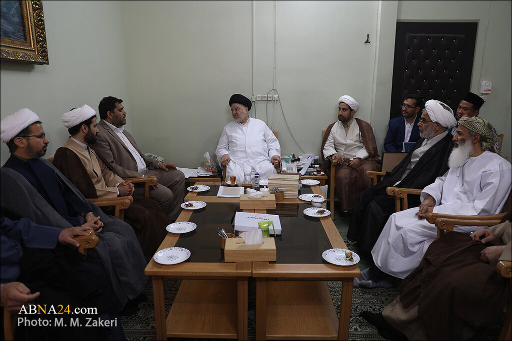 گزارش تصویری | دیدار جمعی از مدیران «ویکی شیعه» با نماینده آیت‌اللّه سیستانی در ایران