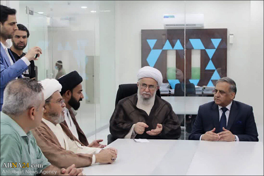 Ayatollah Ramazani met with the students of Minhaj Al-Quran University in Lahore