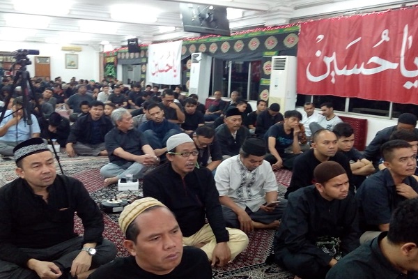 Indonesian government does not prevent Shiites from religious activities/ Islamic Revolution made Indonesians tend to AhlulBayt (a.s.) school: Indonesian activist