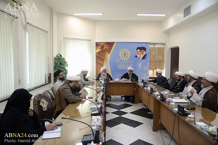 Photos: Session of academic committee of International Conference on Hazrat Abu Talib (AS) held in Qom