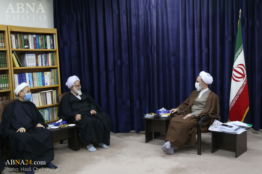 Photo: Ayatollah Arafi accepted Abu Talib Int. Conference Secretariat members 