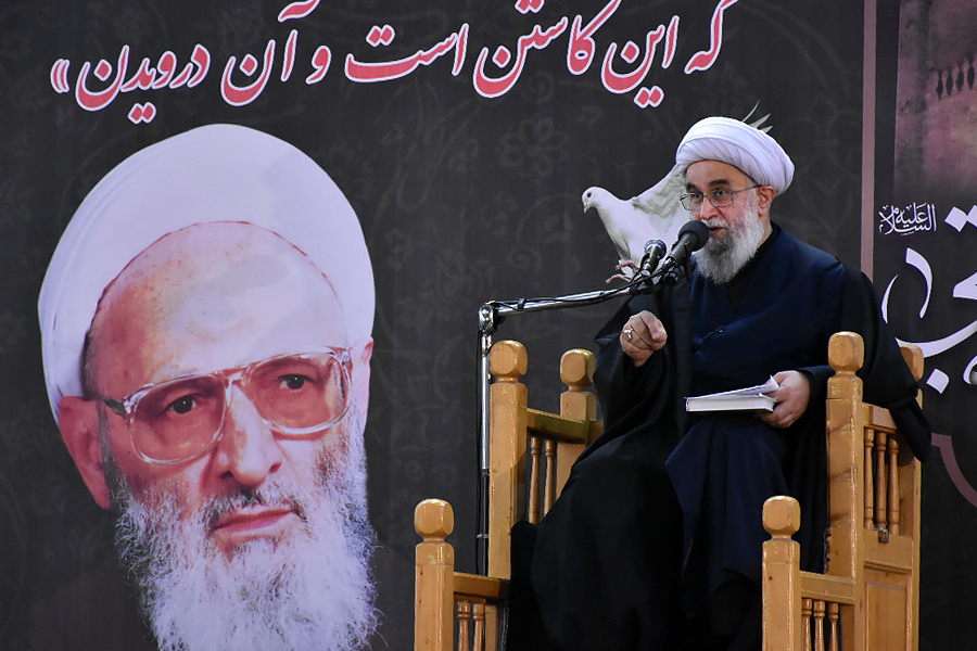 Allameh Hassanzadeh Amoli, great man, supporter of Velayat, educated in Prophet’s school: Ayatollah Ramazani