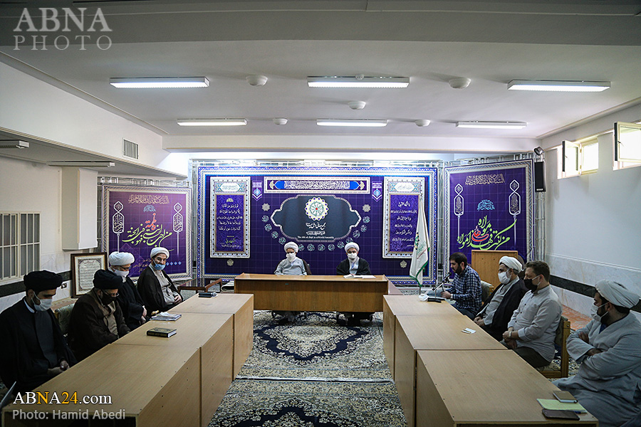 Photos: Officials, researchers of WikiShia encyclopedia meet with Ayatollah Ramazani