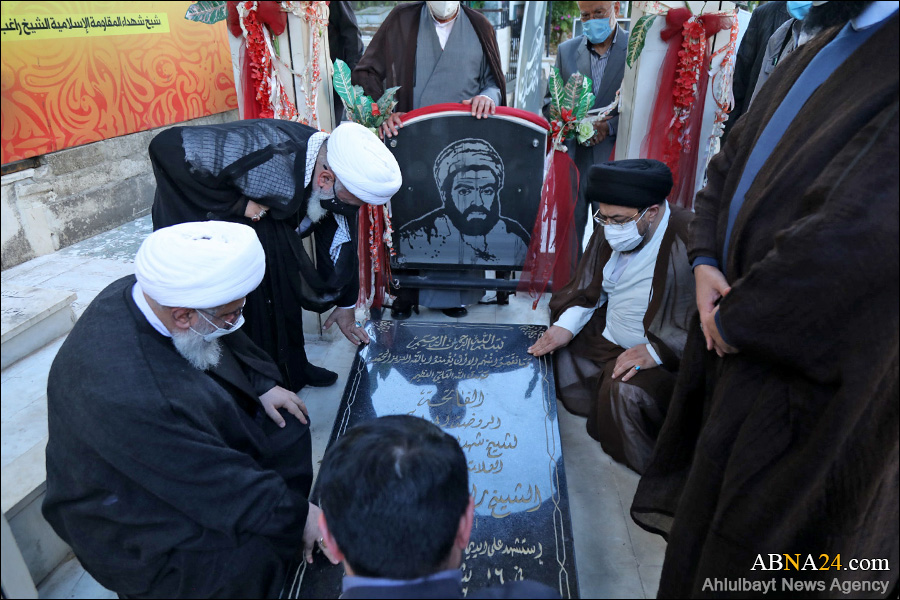 Photos: Ayatollah Ramazani paid tribute to the tomb of Martyr Ragheb Harb