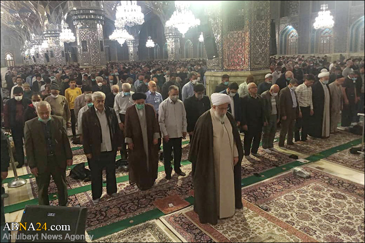 Photos: Congregational prayer in shrine of Imam Reza (a.s.), led by Ayatollah Ramazani